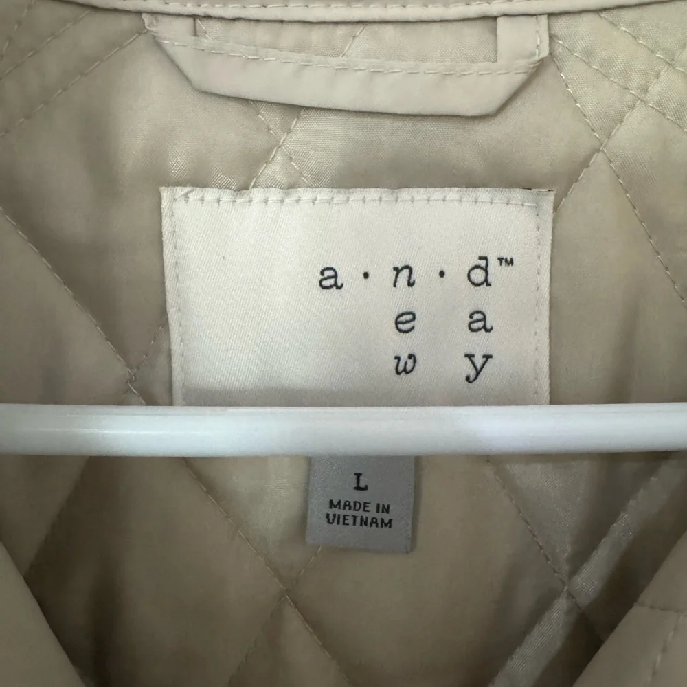 And Away Women’s Large Quilted Jacket Tan Neutral Lightweight Coat